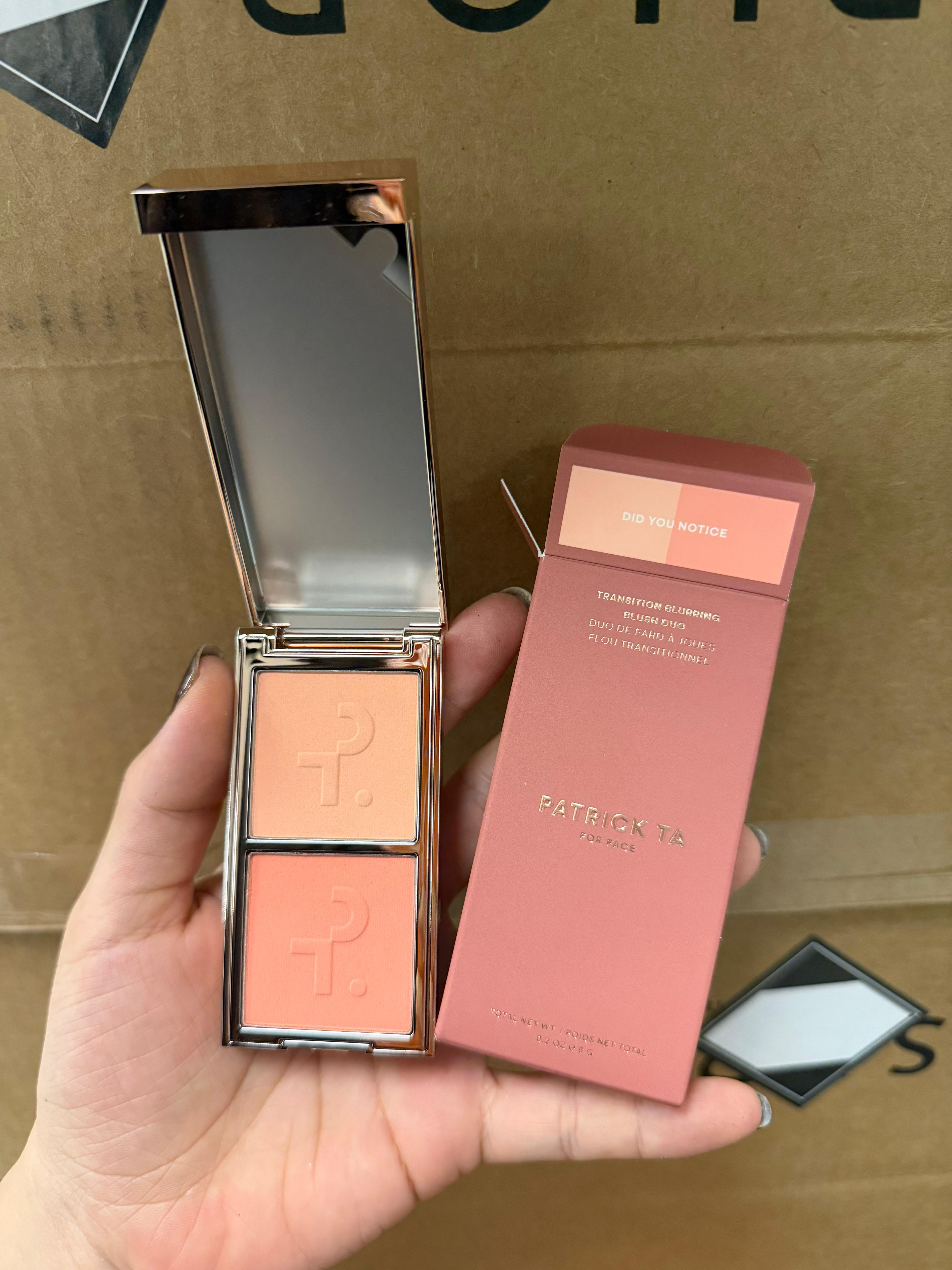 🆕PATRICK TA
Major Headlines Transition Blurring Under Eye
Blush Duo