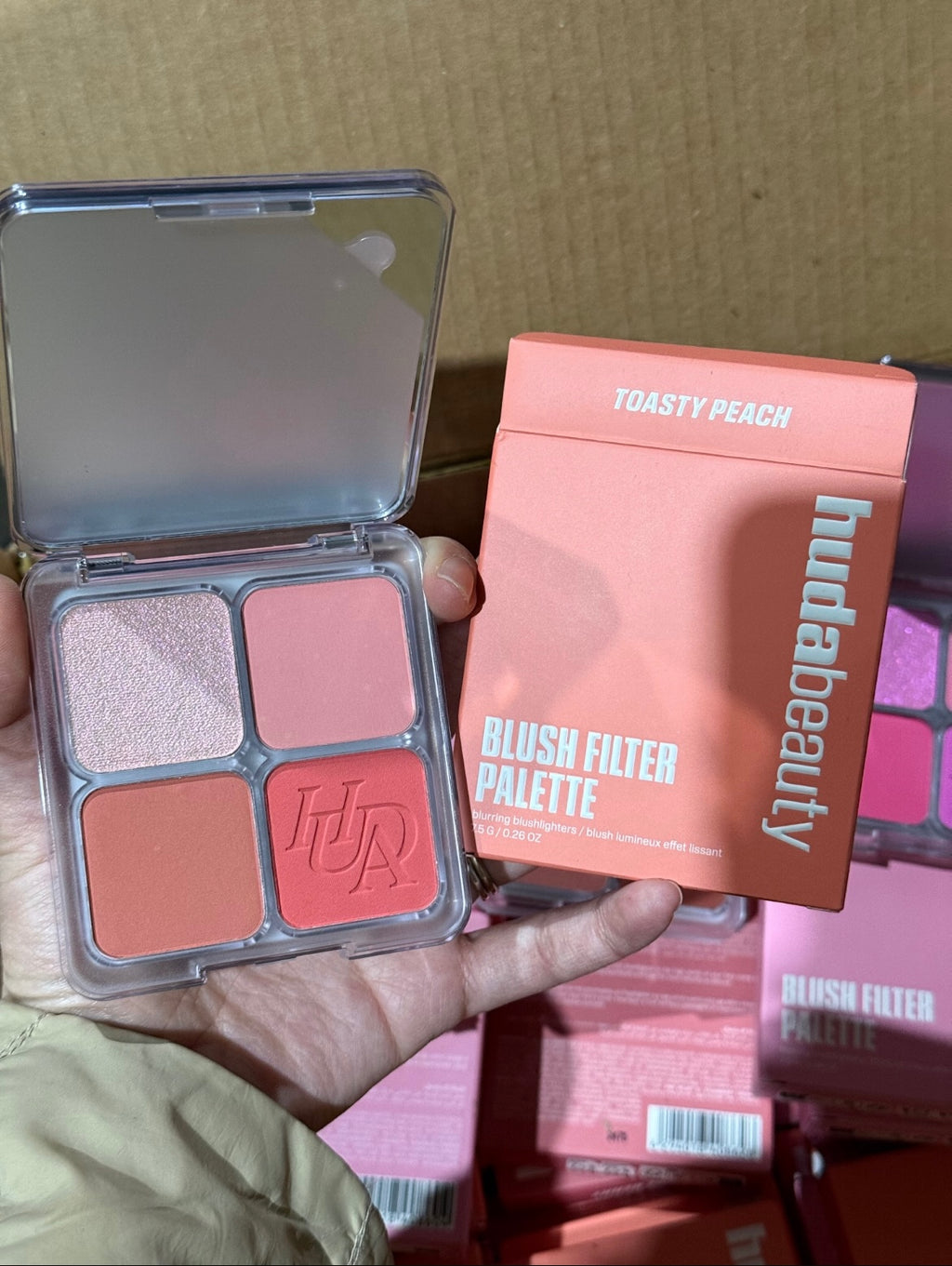HUDA BEAUTY Blush Filter Blurring Blushlighters Palette