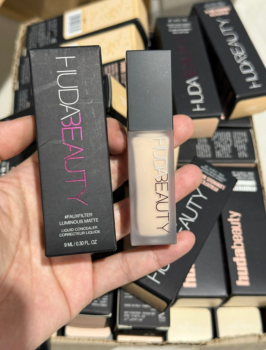 HUDA BEAUTY 
#FauxFilter Matte Buildable Coverage Waterproof Concealer
