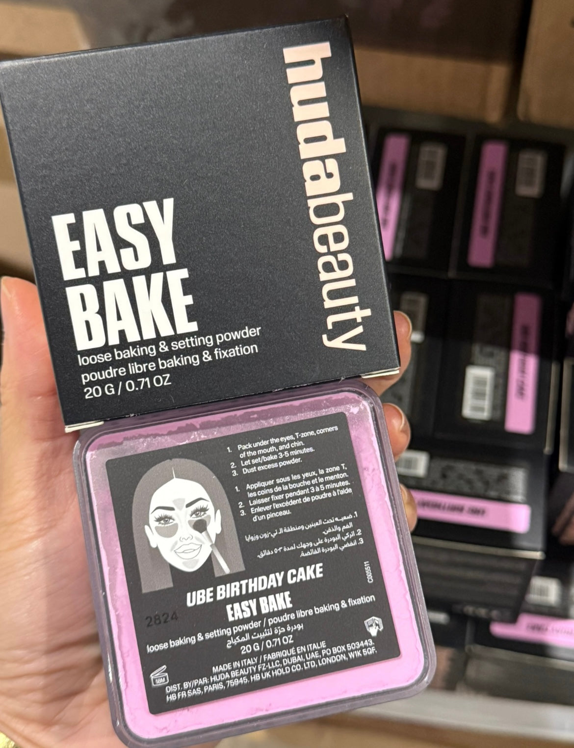 HUDA BEAUTY Easy Bake Blurring Loose Baking & Setting powder