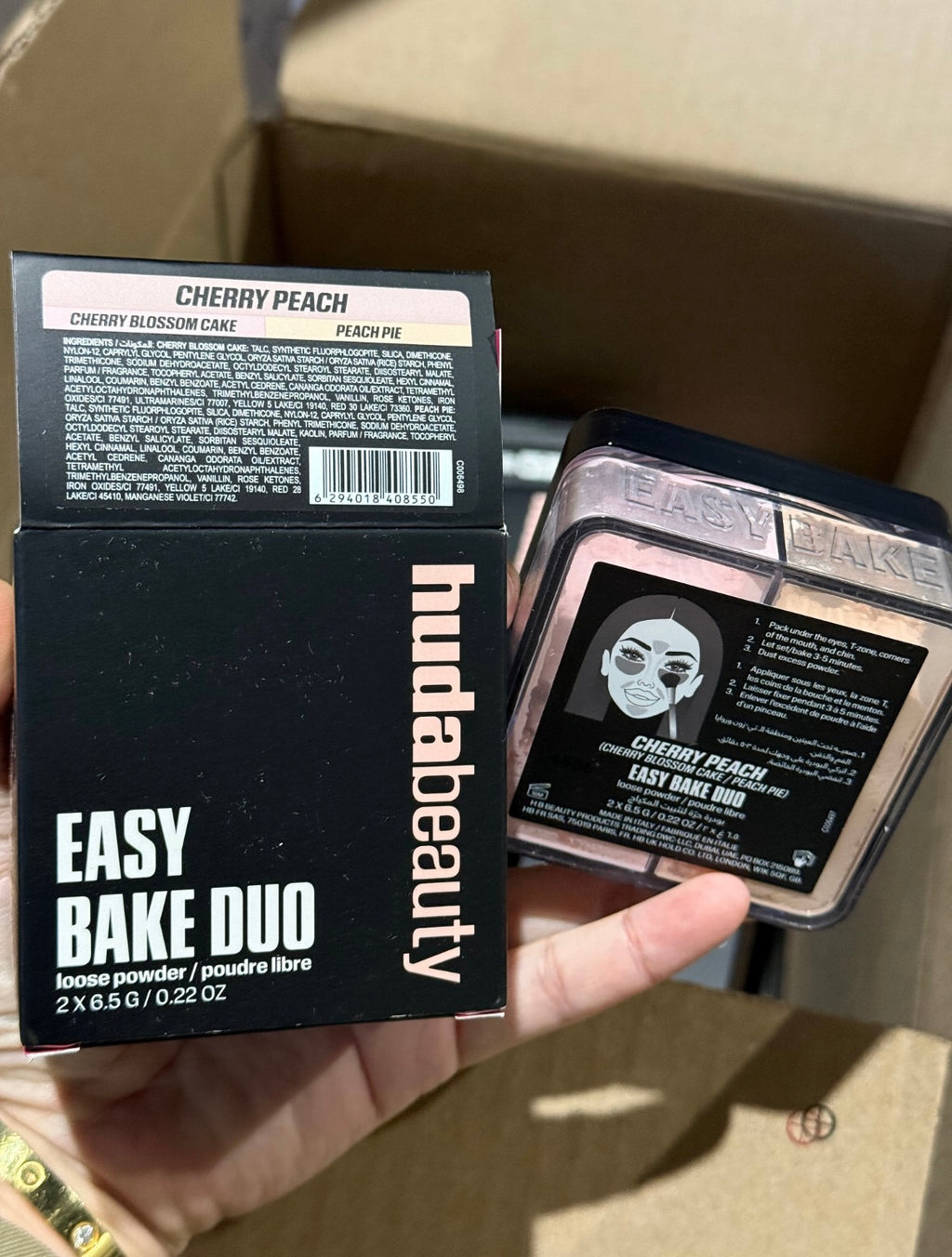 HUDA BEAUTY Easy Bake Loose Powder Brightening + Correcting Duo
