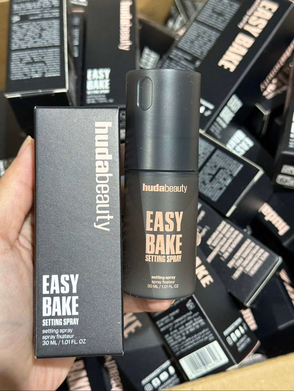 HUDA BEAUTY Easy Bake Blurring Setting Spray with 16-Hour Wear