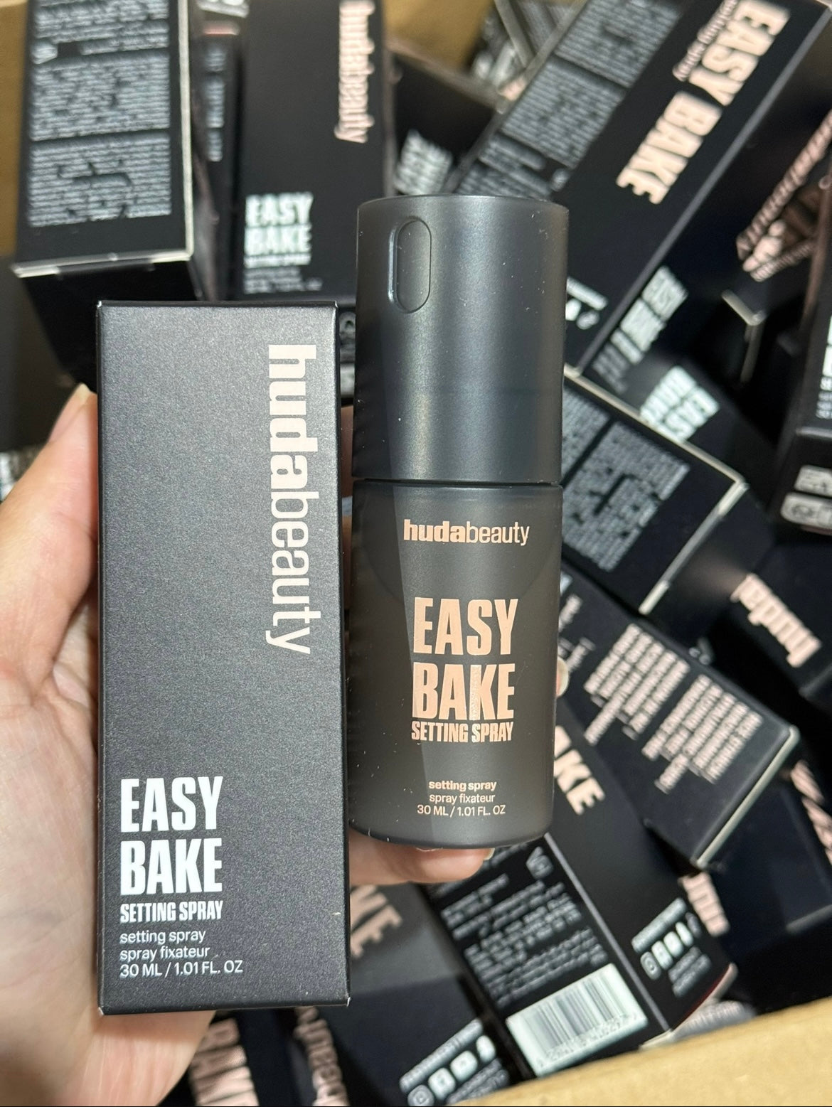 HUDA BEAUTY Easy Bake Blurring Setting Spray with 16-Hour Wear
