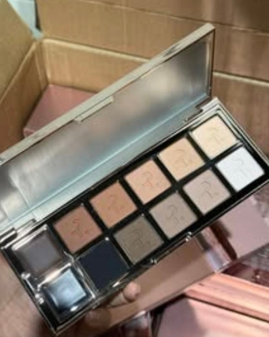 PATRICK TA 
Major Dimension III Matte Eyeshadow Palette