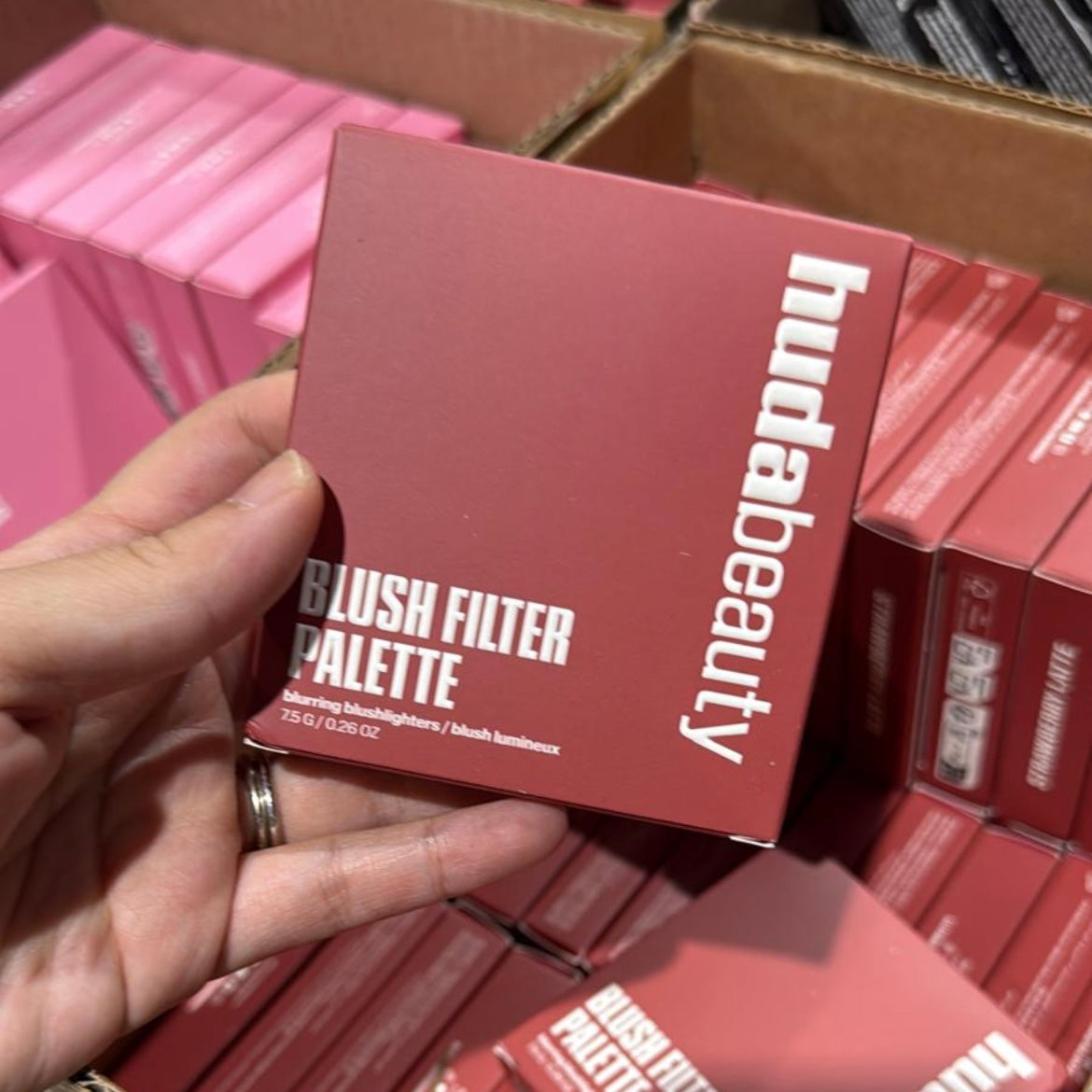 HUDA BEAUTY Blush Filter Blurring Blushlighters Palette