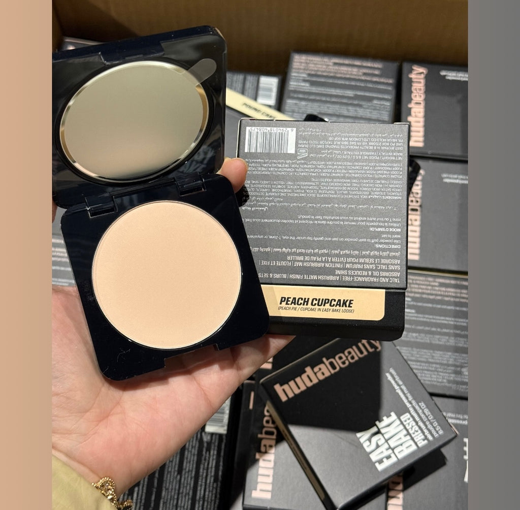 HUDA BEAUTY 
Easy Bake Airbrush Matte Pressed Setting Powder