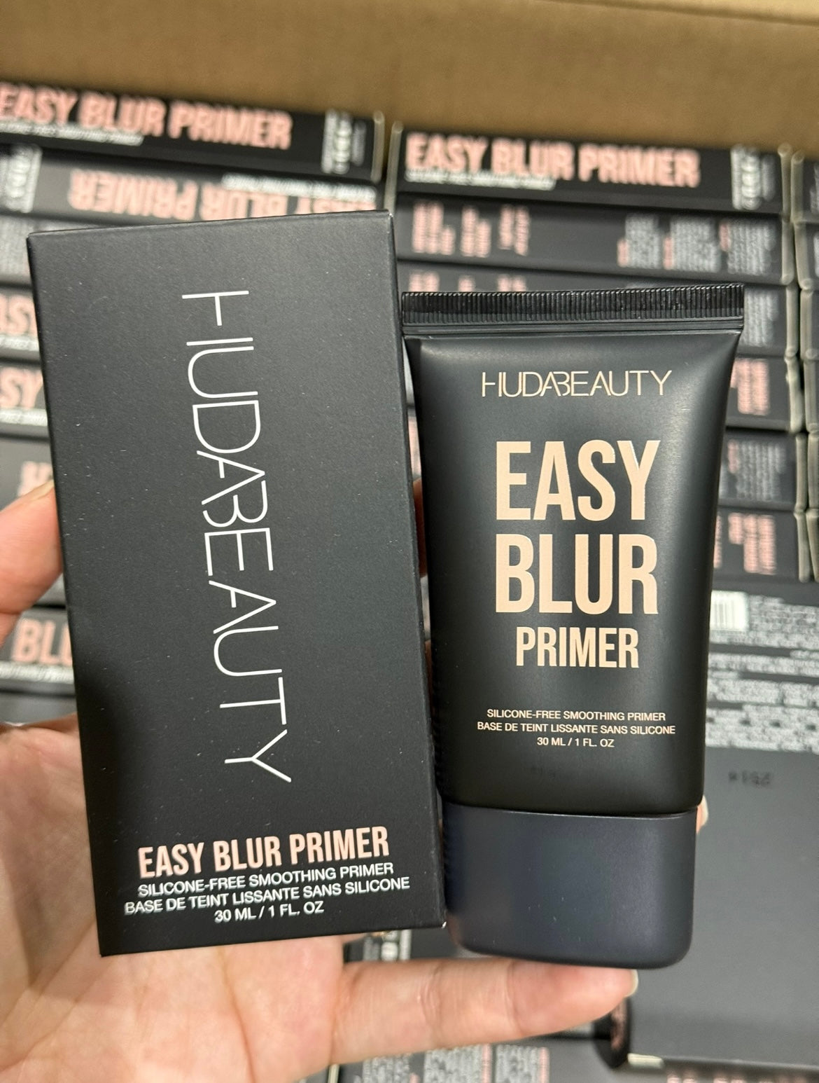 HUDA BEAUTY 
Easy Blur Silicone-Free Smoothing & Pore-Minimizing Primer