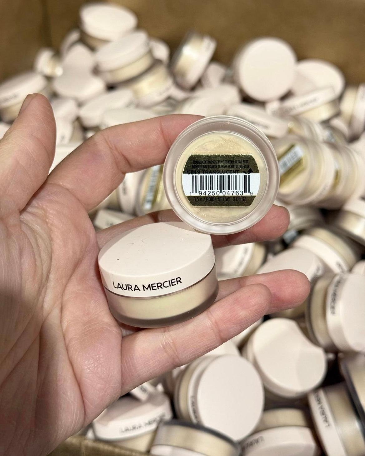 Laura mercier translucent powder ultra blur 1.5g 4＄ (100pcs3.5＄each)