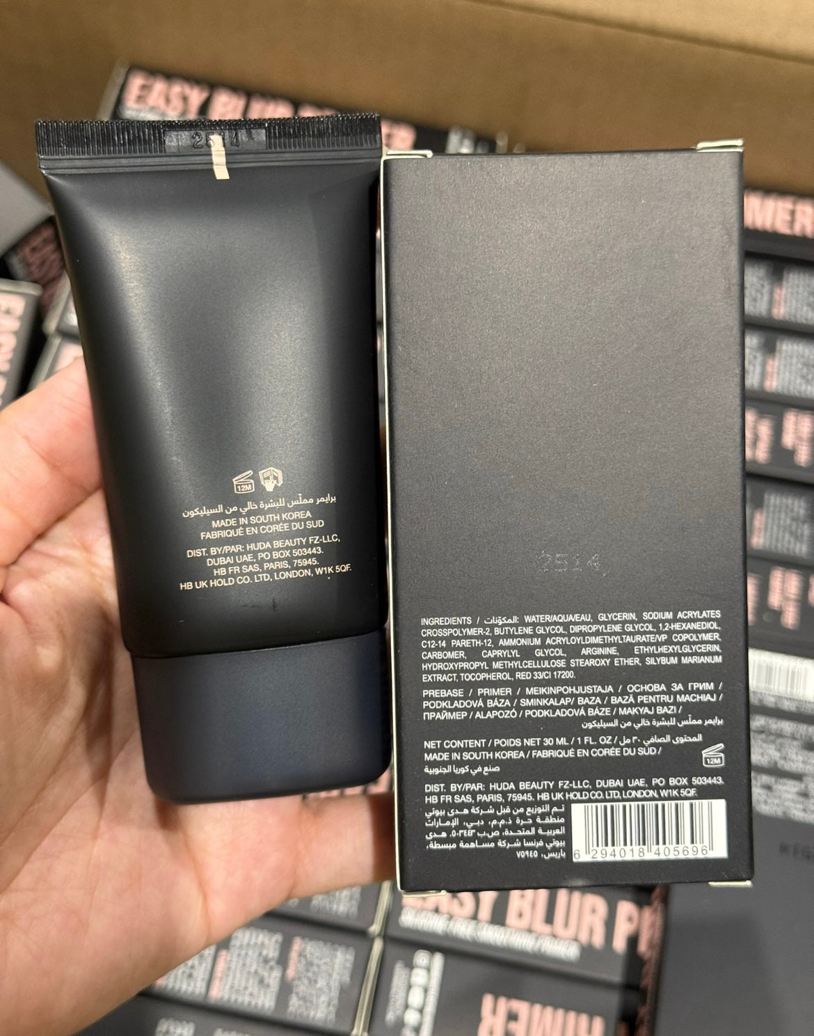 HUDA BEAUTY 
Easy Blur Silicone-Free Smoothing & Pore-Minimizing Primer