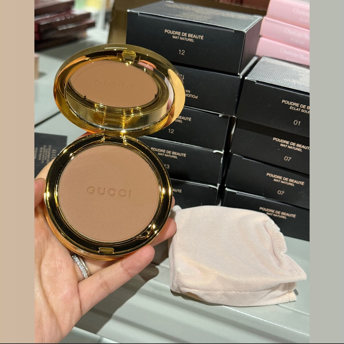 #12 Gucci setting powder