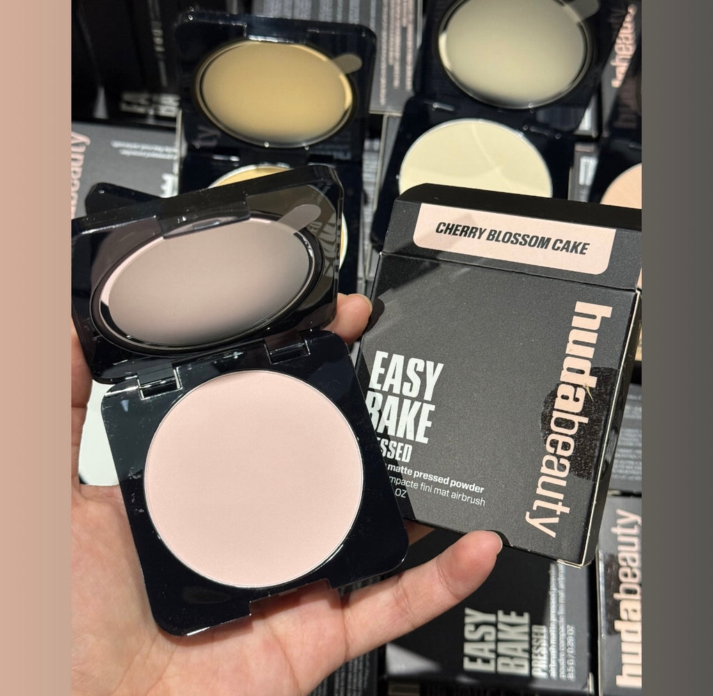 HUDA BEAUTY 
Easy Bake Airbrush Matte Pressed Setting Powder