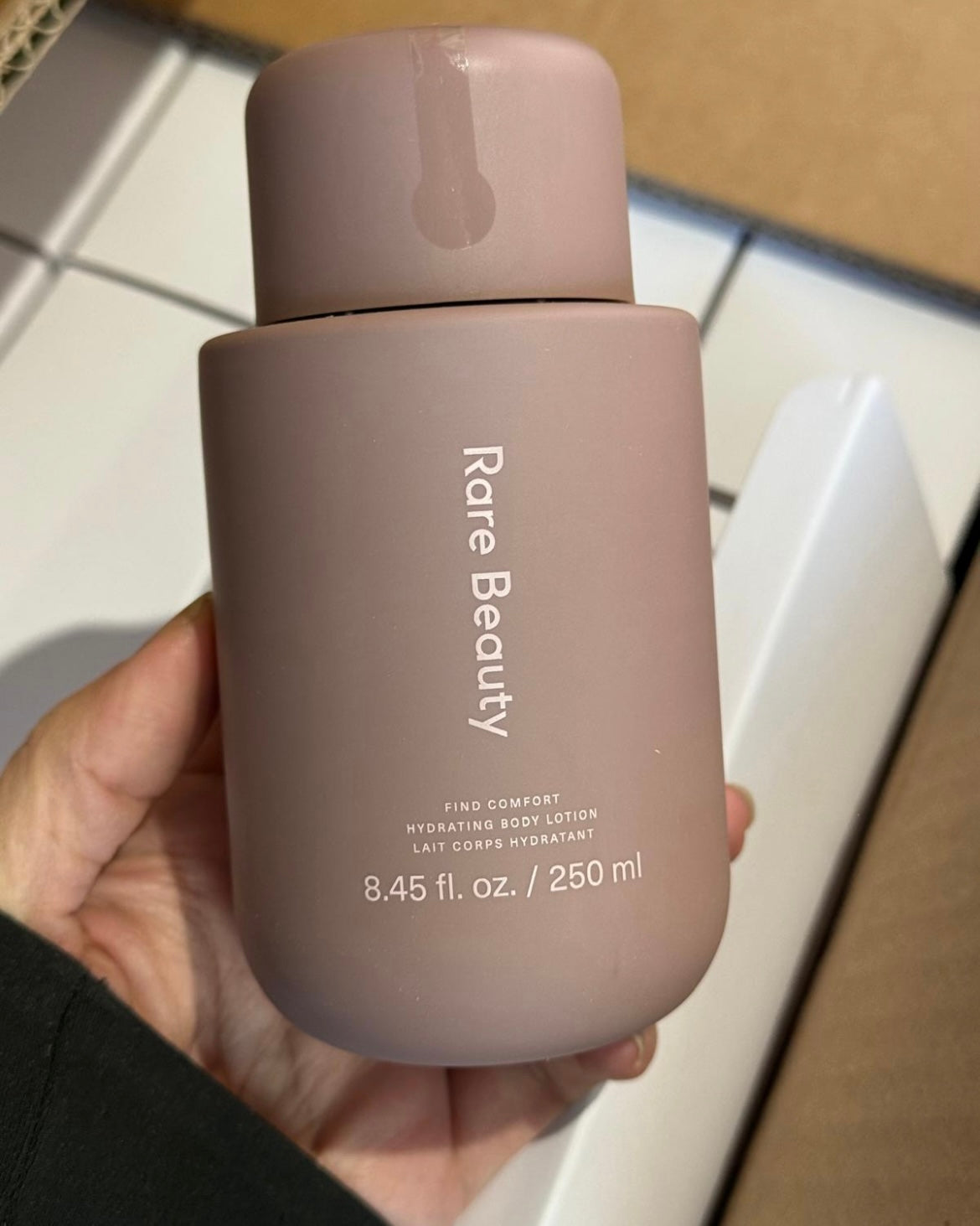 Rare Beauty Hydrating Body Lotion 250ml 15＄ (100pcs13＄each)