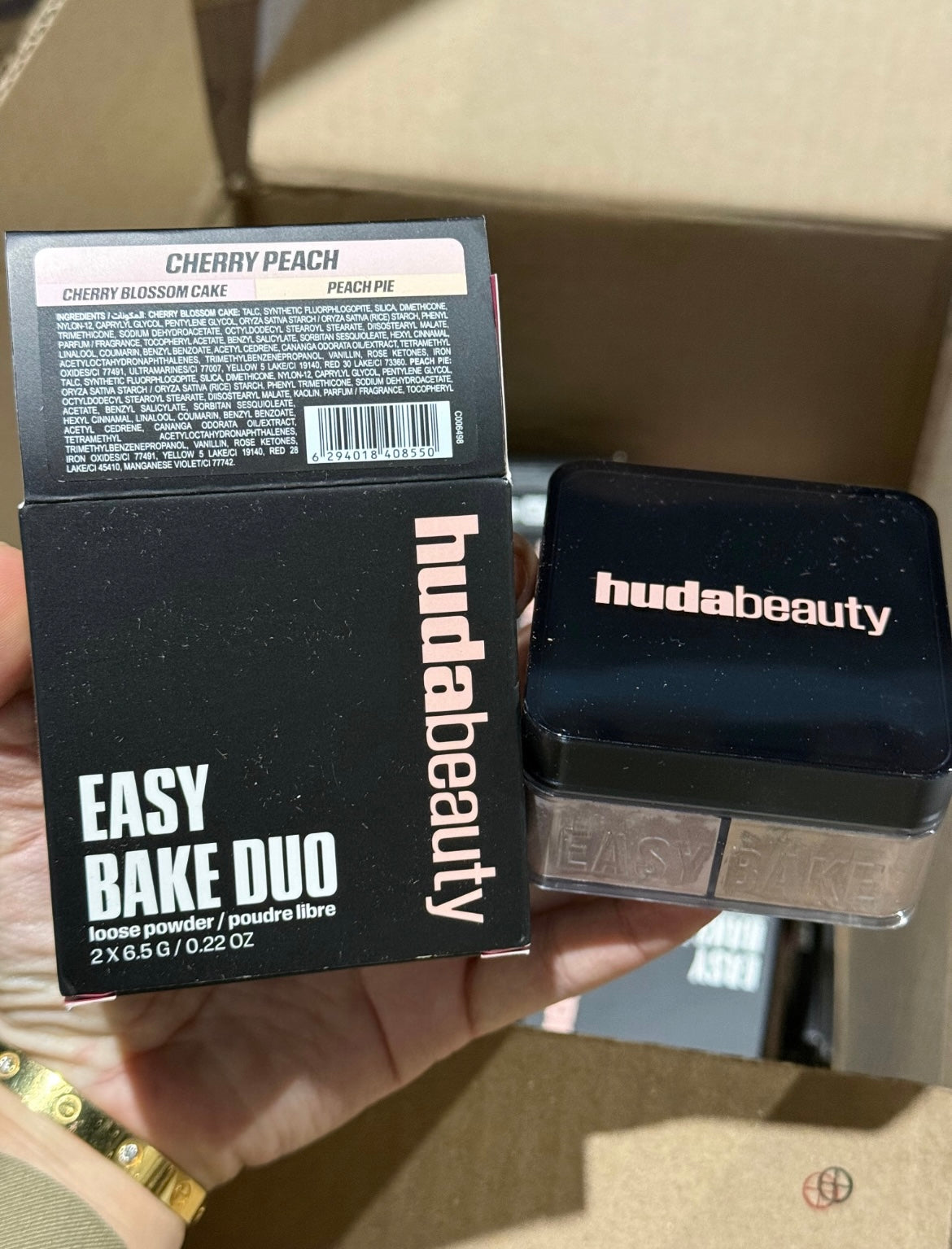 HUDA BEAUTY Easy Bake Loose Powder Brightening + Correcting Duo