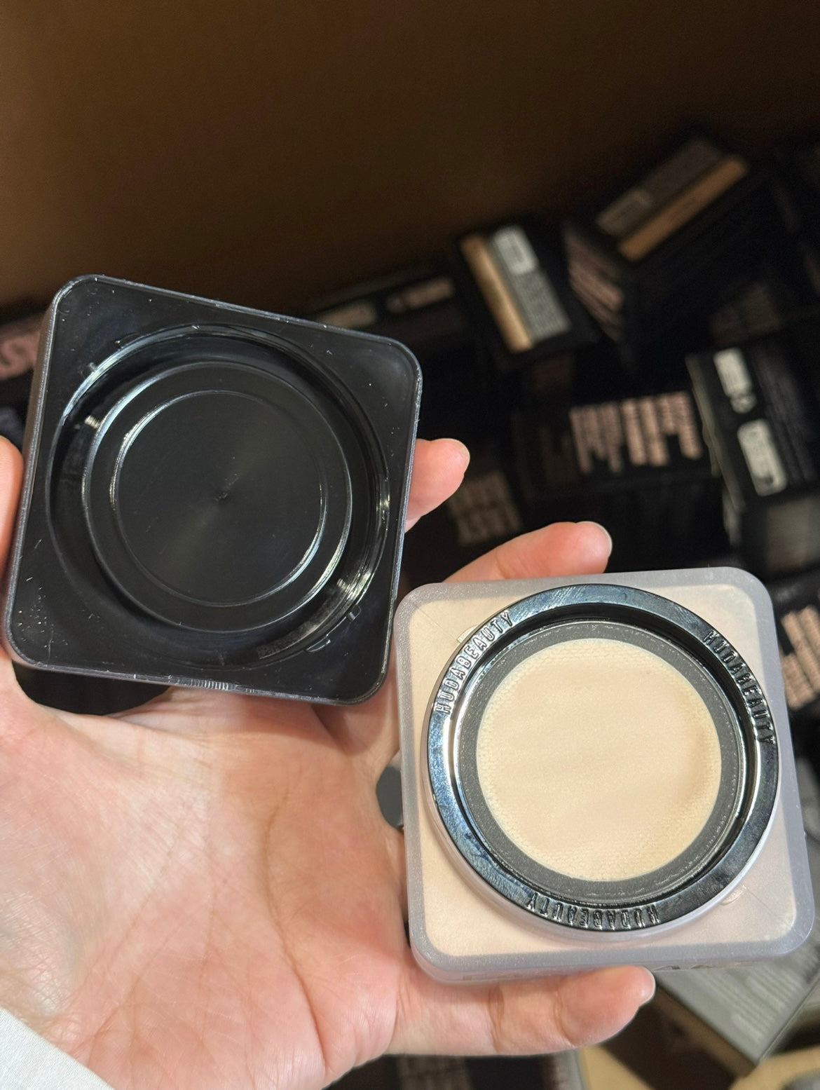 HUDA BEAUTY Easy Bake Blurring Loose Baking & Setting powder
