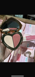 Charlotte Tilbury 
Pillow Talk Beauty Soulmates Airbrush Flawless Finish Brightening and Blush Powder Palette