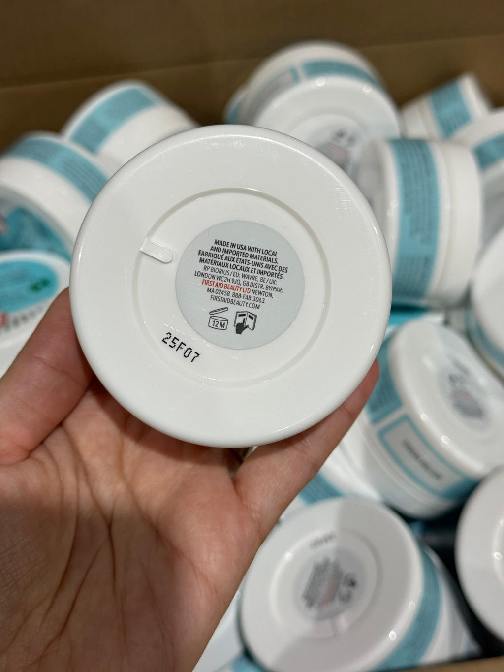 First Aid Beauty Facial Radiance Pads With Glycolic & Lactic Acids (28 Pads) 7＄ (100pcs 6＄each)